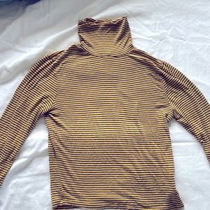 Black and yellow stripped turtle neck
